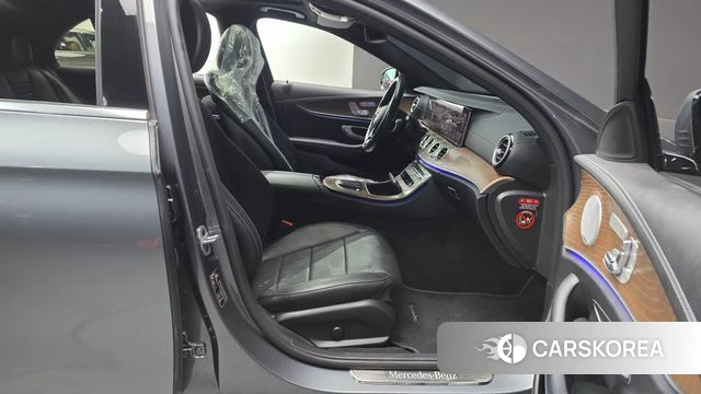 Mercedes-Benz E-Class W213 2021 Серый из Кореи, фото 2