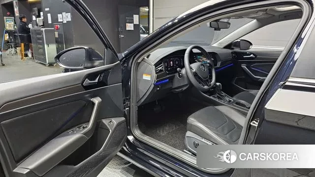 Volkswagen 7th Generation of Jetta 2021 Черный из Кореи, фото 2