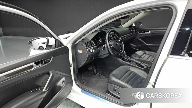 Volkswagen The New Passat 2018 Белый из Кореи, фото 2