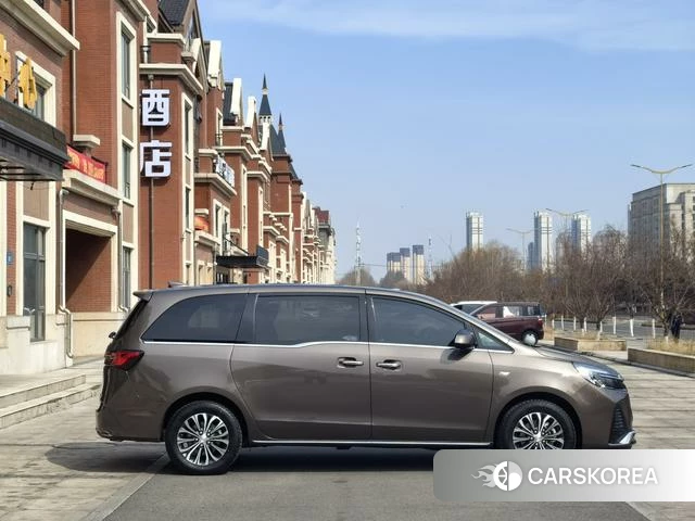 Buick GL8 2023 Коричневый из Китая, фото 2