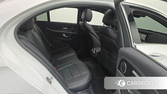 Mercedes-Benz E-Class W213 2022 Белый из Кореи, фото 2
