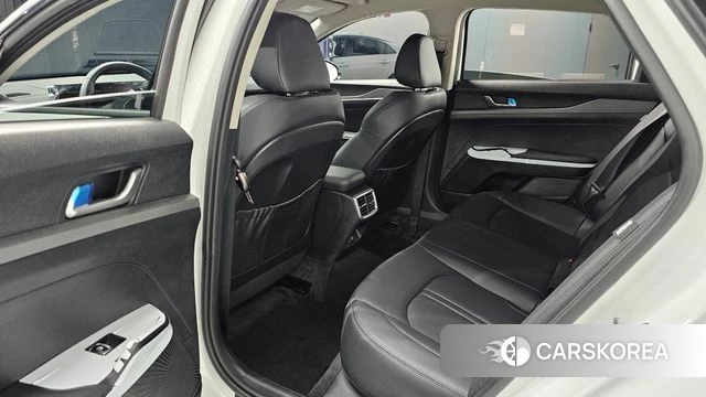 Kia The New K5 3rd generation 2025 Белый из Кореи, фото 2