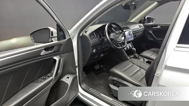 Volkswagen Tiguan second Generation 2020 Серебристо-серый из Кореи, фото 2