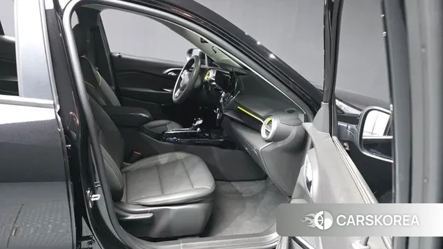 Chevrolet (GM Daewoo) Trax Crossover 2023 Черный из Кореи, фото 2