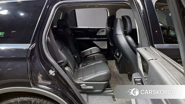 Lincoln Aviator 2nd generation 2022 Черный из Кореи, фото 2