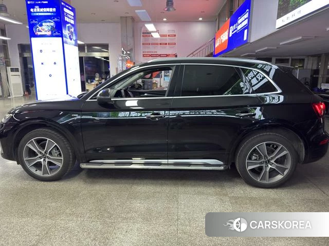 Audi Q5L 2022 Черный из Китая, фото 2