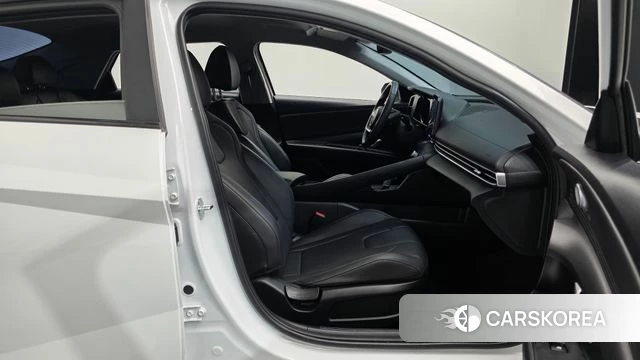 Hyundai Avante Hybrid (CN7) 2023 Белый из Кореи, фото 2