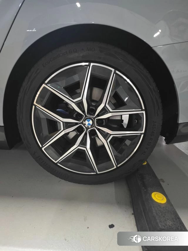BMW 5 Series (G60) 2024 Серый из Кореи, фото 2