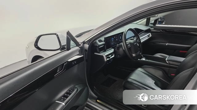 Hyundai Grandeur (GN7) 2023 Серебристо-серый из Кореи, фото 2