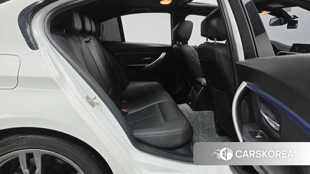 BMW 3 Series (F30) 2018 Белый из Кореи, фото 2