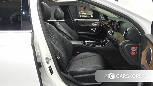 Mercedes-Benz E-Class W213 2018 Белый из Кореи, фото 2