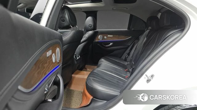 Mercedes-Benz E-Class W213 2019 Белый из Кореи, фото 2