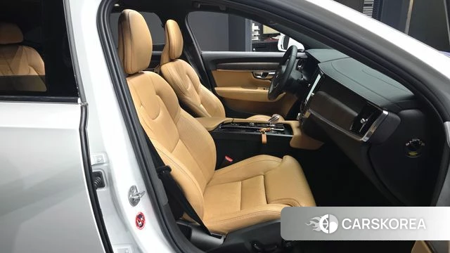 Volvo S90 2024 Белый из Кореи, фото 2