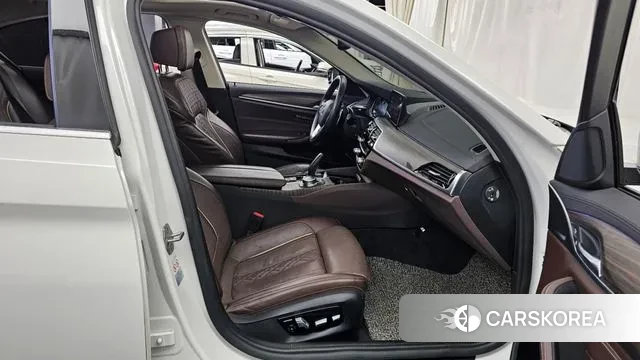 BMW 5 Series (G30) 2018 Белый из Кореи, фото 2