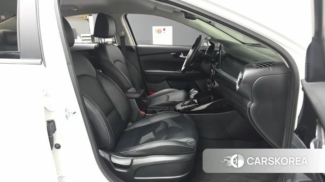 Kia The New K3 2nd generation 2022 Белый из Кореи, фото 2