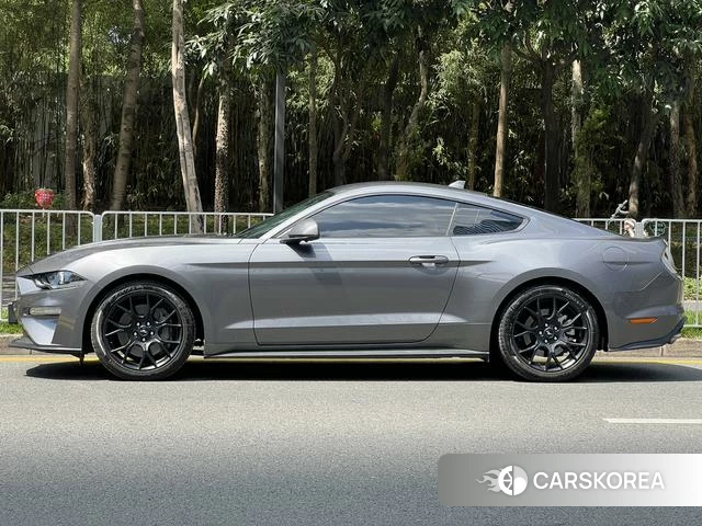 Ford Mustang 2023 Серебристо-серый из Китая, фото 2