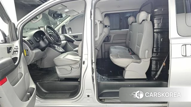 Hyundai The New Grand Starex 2018 Серебристо-серый из Кореи, фото 2