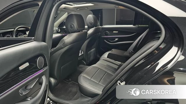Mercedes-Benz E-Class W213 2018 Черный из Кореи, фото 2