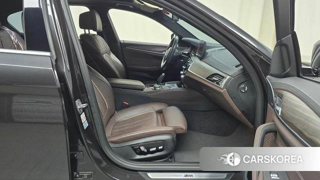 BMW 5 Series (G30) 2020 Серый из Кореи, фото 2