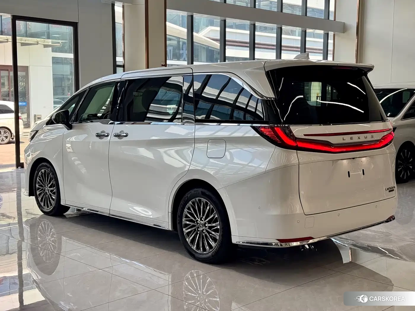 Lexus LM 2024 Белый из Китая, фото 2