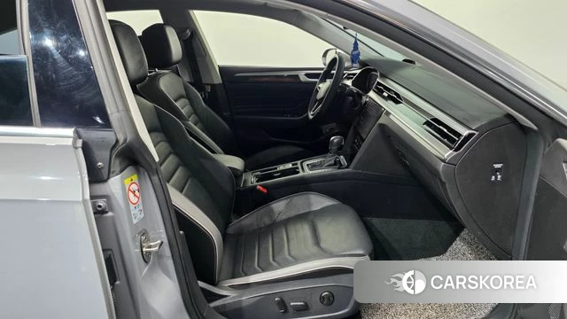 Volkswagen Arteon 2022 Серебристо-серый из Кореи, фото 2