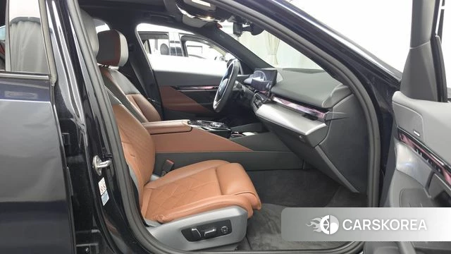 BMW i5 (G60) 2024 Черный из Кореи, фото 2