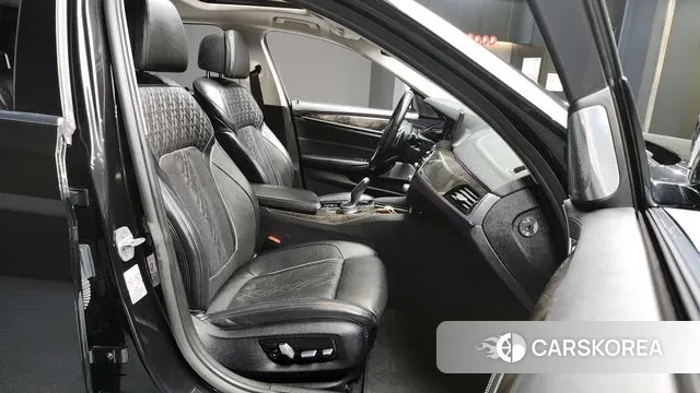 BMW 5 Series (G30) 2018 Черный из Кореи, фото 2