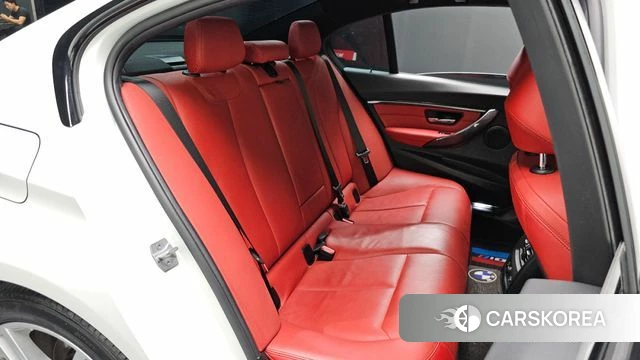 BMW 3 Series (F30) 2018 Белый из Кореи, фото 2