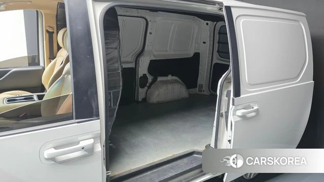 Hyundai Staria 2023 Белый из Кореи, фото 2