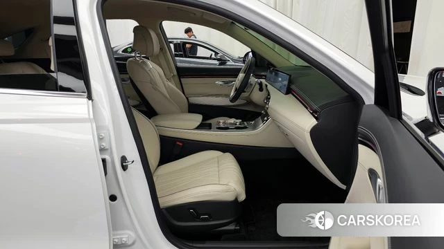 Genesis GV70 2024 Белый из Кореи, фото 2
