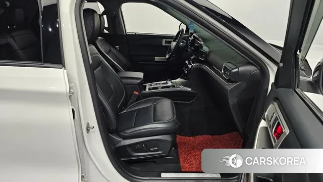 Ford Explorer 6th Generation 2023 Белый из Кореи, фото 2