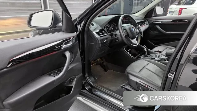 BMW X1 (F48) 2022 Черный из Кореи, фото 2