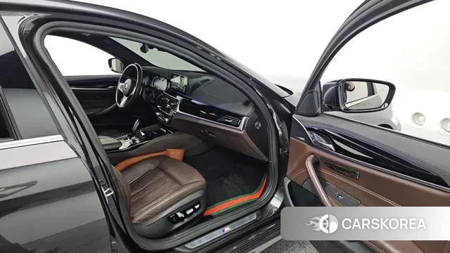 BMW 5 Series (G30) 2018 Серый из Кореи, фото 2
