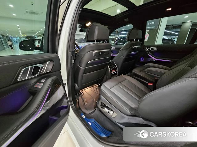 BMW X7 (G07) 2024 Белый из Кореи, фото 2