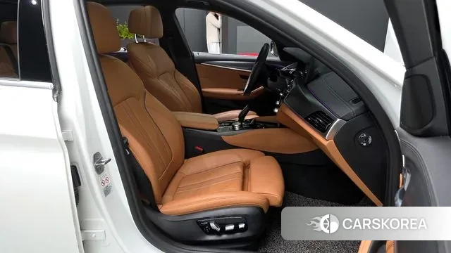 BMW 5 Series (G30) 2022 Белый из Кореи, фото 2