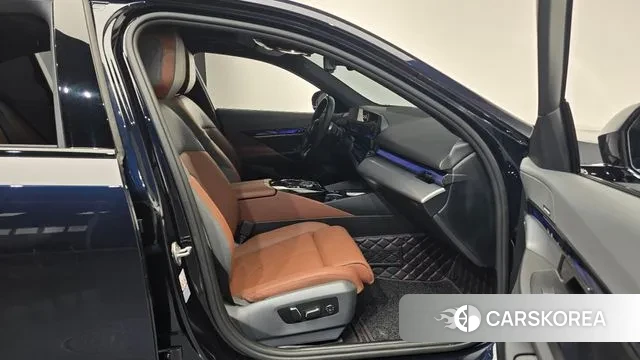 BMW 5 Series (G60) 2024 Черный из Кореи, фото 2