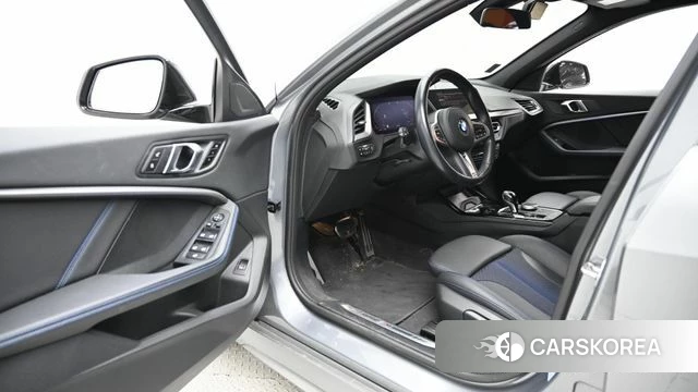 BMW 1 Series (F40) 2023 Серебряный из Кореи, фото 2