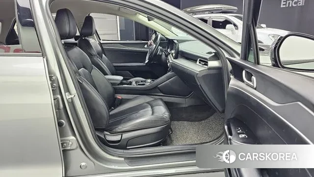 Kia K5 3rd generation 2023 Серебристо-серый из Кореи, фото 2