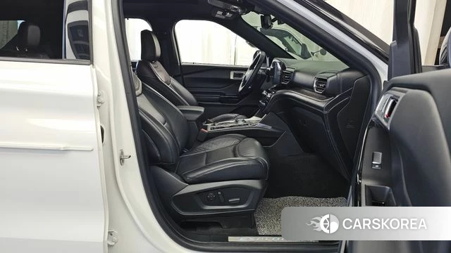 Ford Explorer 6th Generation 2021 Белый из Кореи, фото 2