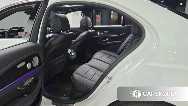 Mercedes-Benz E-Class W213 2022 Белый из Кореи, фото 2