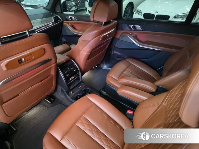 BMW X7 (G07) 2023 Белый из Кореи, фото 2