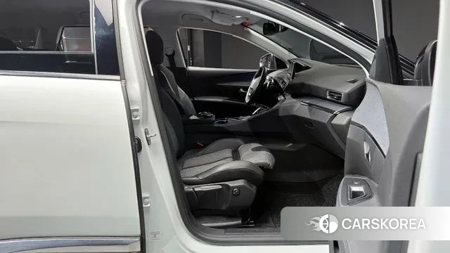 Peugeot 5008 second generation 2019 Белый из Кореи, фото 2