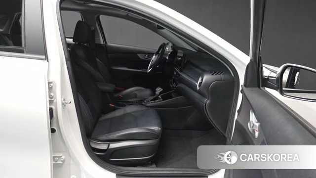 Kia The New K3 2nd generation 2021 Белый из Кореи, фото 2