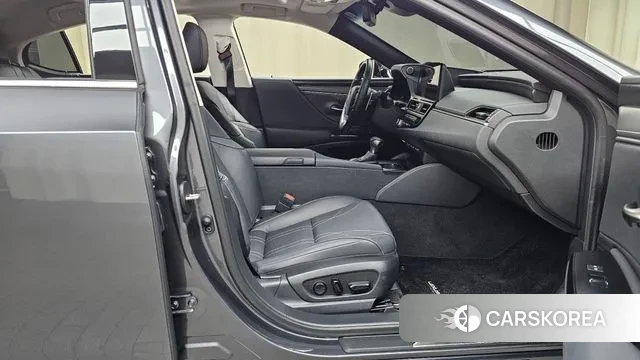 Lexus ES300h 7th generation 2023 Серый из Кореи, фото 2