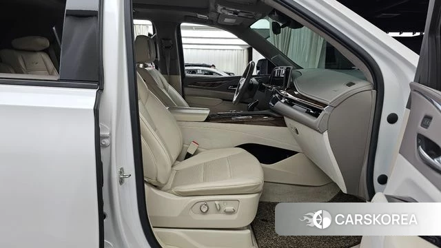 Cadillac Escalade 5th Generation 2022 Белый из Кореи, фото 2