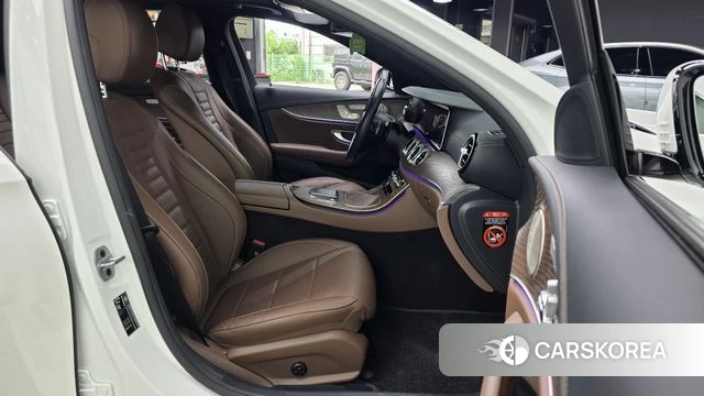 Mercedes-Benz E-Class W213 2023 Белый из Кореи, фото 2