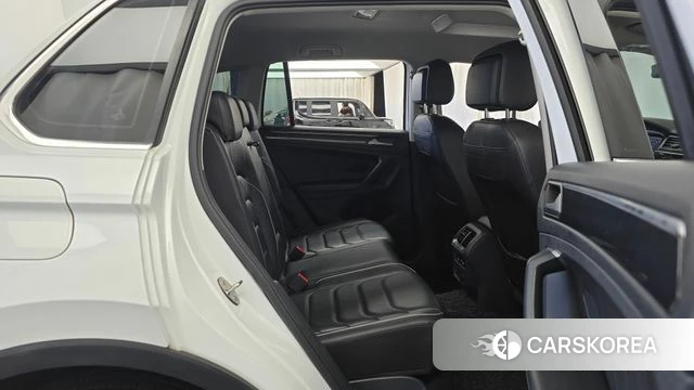 Volkswagen Tiguan second Generation 2021 Белый из Кореи, фото 2
