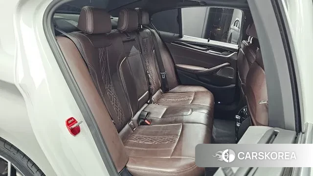 BMW 5 Series (G30) 2022 Белый из Кореи, фото 2