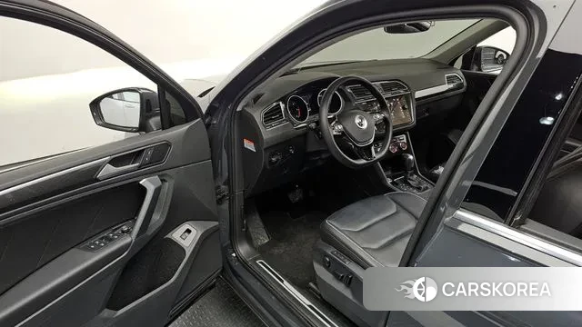 Volkswagen Tiguan second Generation 2020 Серый из Кореи, фото 2