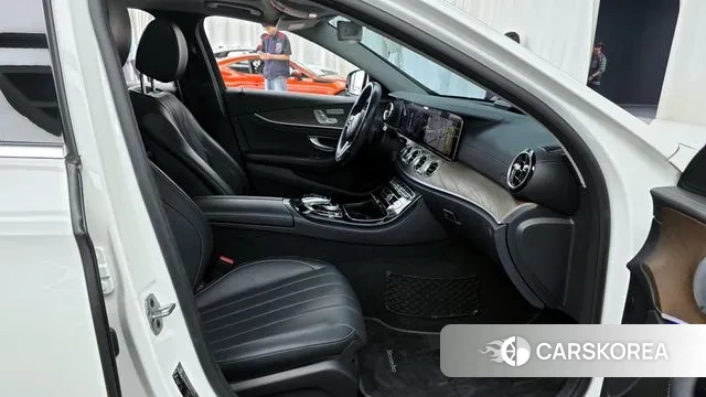 Mercedes-Benz E-Class W213 2019 Белый из Кореи, фото 2